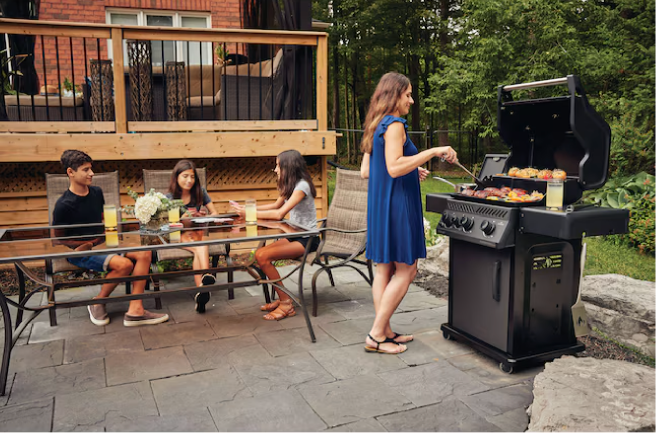 NAPOLEON Rogue XT 425 Matte Black 3-Burner Liquid Propane Gas Grill with 1 Side Burner with Integrated Smoker Box - Image 4